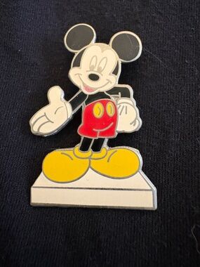 Disney Trading Pin - Mickey Mouse on box